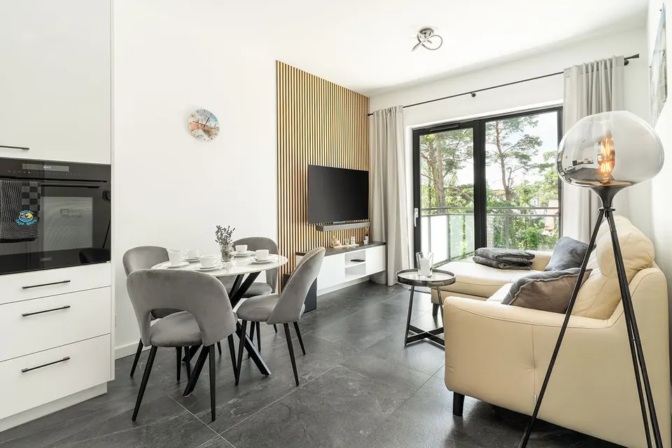 Salon apartamentu Szept Mewy w Niechorzu w porannym świetle